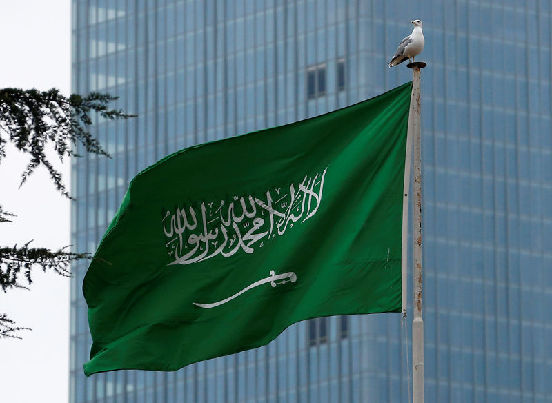 © Reuters. A Saudi flag flutters atop Saudi Arabia's consulate in Istanbul