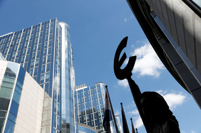 © Reuters. FILE PHOTO: A sculpture with Euro symbol is pictured in front of the European Parliament in Brussels