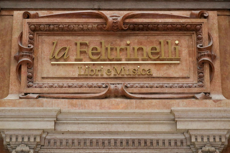 © Reuters. L'insegna Feltrinelli in una libreria in centro Roma