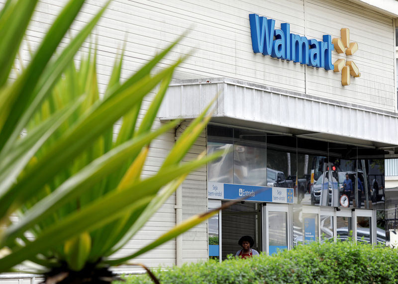 © Reuters. FILE PHOTO: The main entrance to a Walmart store is pictured in Sao Paulo