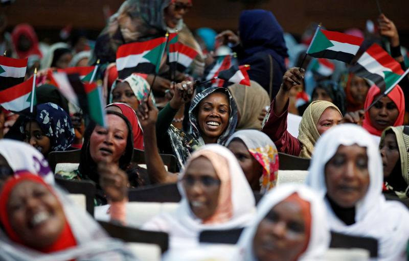 © Reuters. المئات يتظاهرون في عواصم ولايات سودانية للمطالبة بحكم مدني