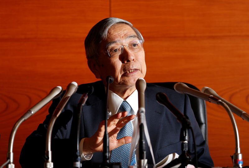 © Reuters. Bank of Japan (BOJ) Governor Haruhiko Kuroda attends a news conference at the BOJ headquarters in Tokyo