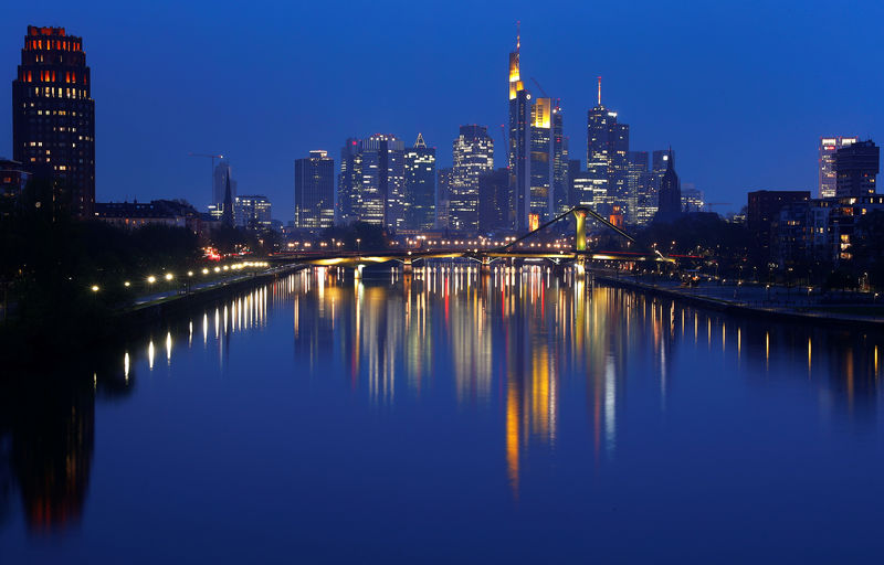 © Reuters. The skyline of banking district is photographed in Frankfurt