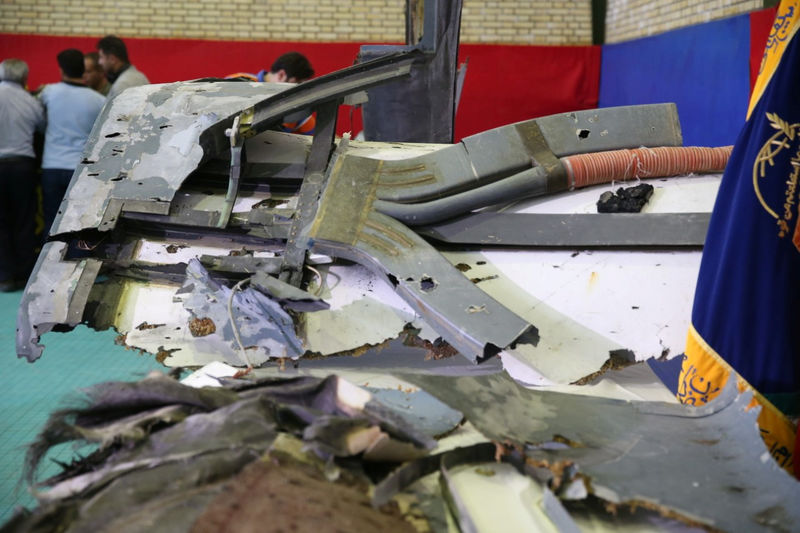 © Reuters. The purported wreckage of the American drone is seen displayed by the Islamic Revolution Guards Corps (IRGC) in Tehran