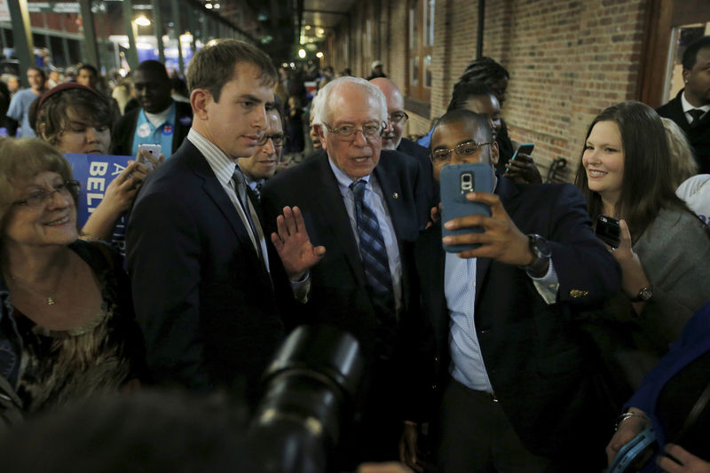 © Reuters. Sanders greets voters during Jim Clyburn's Annual Fish Fry in Charleston