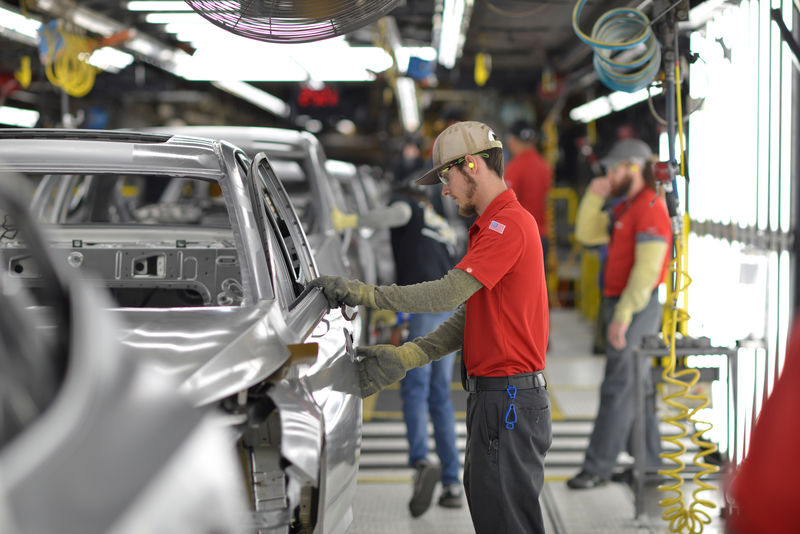 © Reuters. FILE PHOTO: A line worker checks frames for imperfections at Nissan Motor Co's automobile manufacturing plant in Smyrna Tennessee