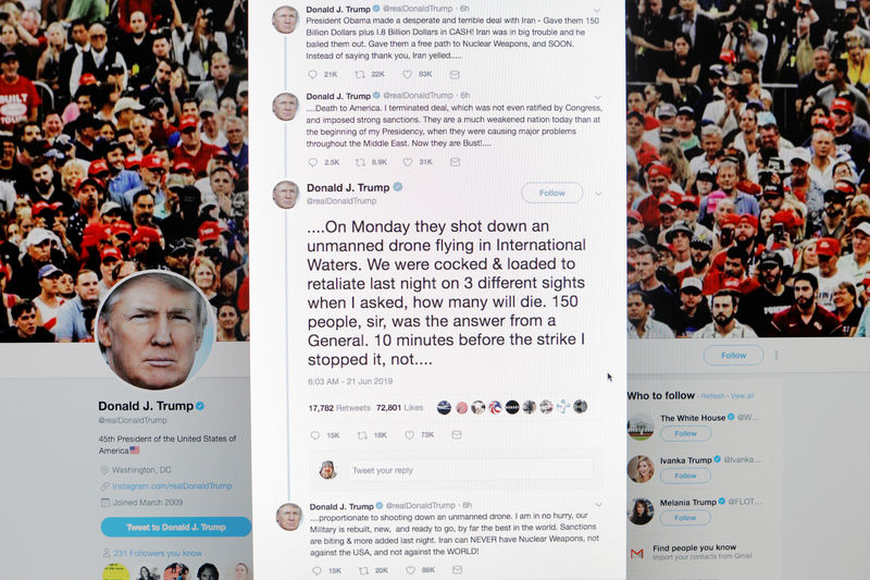 © Reuters. A series of tweets written by U.S. President Donald Trump regarding a retaliatory attack on Iran are displayed on a computer screen in New York