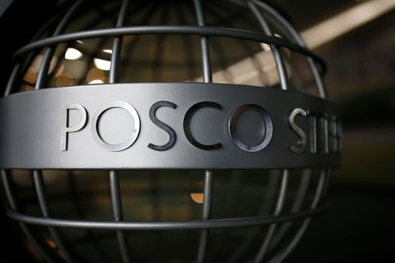 © Reuters. FILE PHOTO: The logo of POSCO is seen at the company's headquarters in Seoul