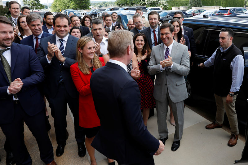 © Reuters. Outgoing Acting Defense Secretary Patrick Shanahan leaves the Pentagon