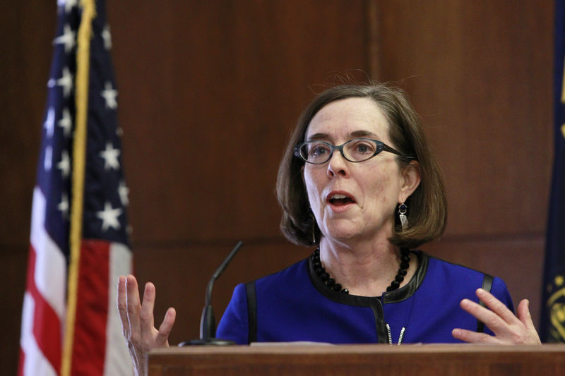 © Reuters. Oregon Governor Brown speaks at the state capital building in Salem