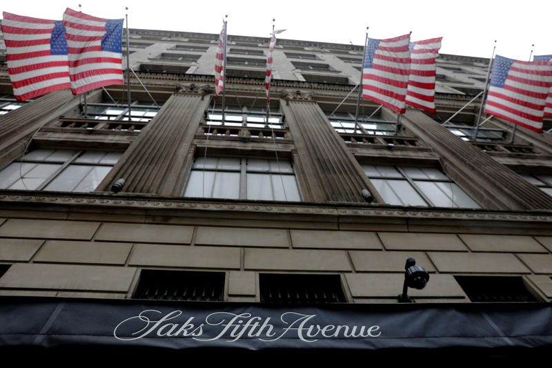 © Reuters. FILE PHOTO: U.S. flags fly outside of Saks Fifth Avenue in New York