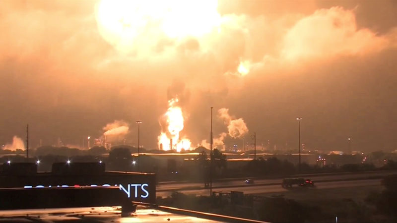 © Reuters. An explosion occurs during a massive fire at Philadelphia Energy Solutions Inc's oil refinery in this still image from video in Philadelphia