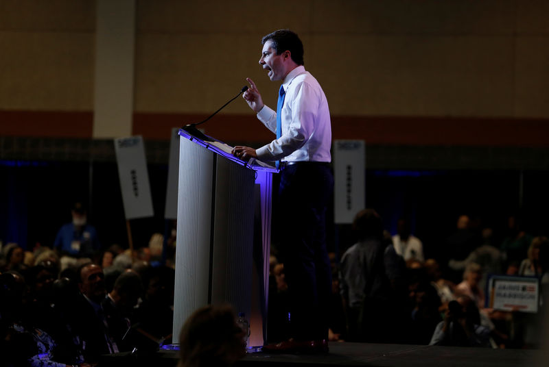 © Reuters. Democratic presidential candidate and South Bend Mayor Pete Buttigieg speaks at the SC Democratic Convention in Columbia