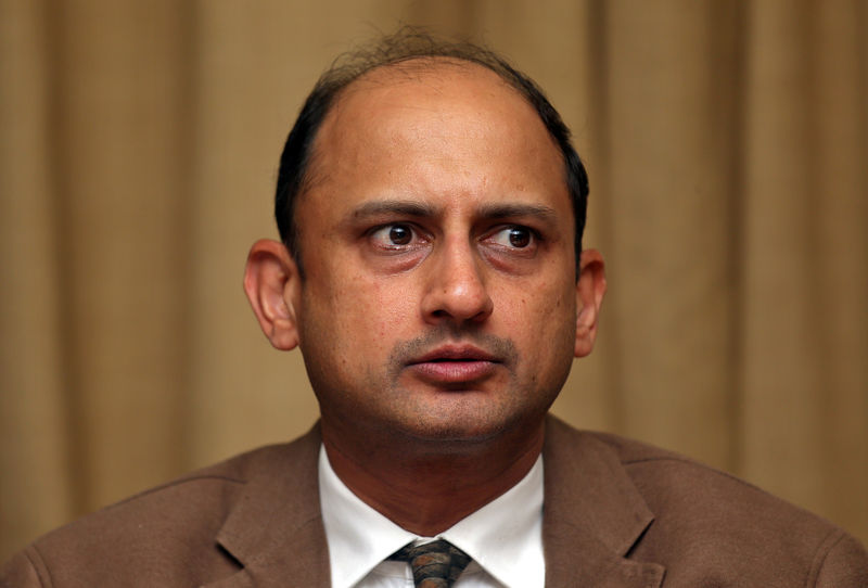 © Reuters. FILE PHOTO: The {{0|Reserve Bank of India}} Deputy Governor Viral Acharya attends a news conference after a monetary policy review in Mumbai