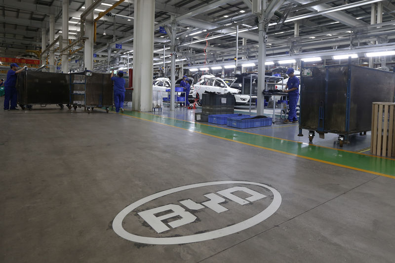 © Reuters. A logo of BYD is painted inside an assembly line of the automobile maker in Shenzhen
