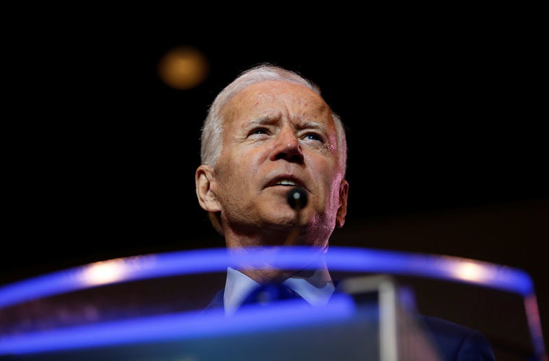 © Reuters. Democratic presidential candidate and former Vice President Biden speaks at the SC Democratic Convention in Columbia