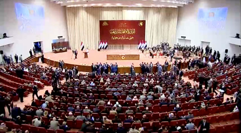 © Reuters. نواب: البرلمان العراقي يصدق على تعيين وزراء الدفاع والداخلية والعدل