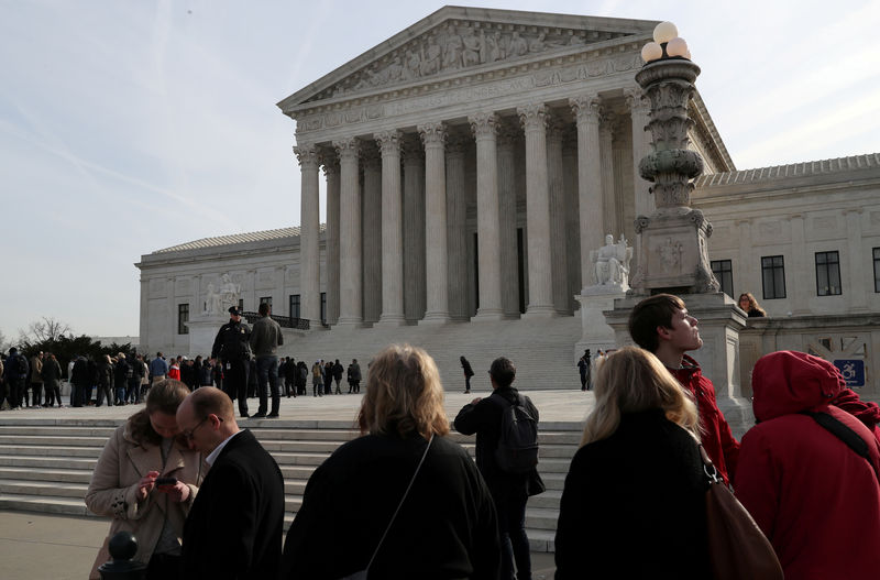 © Reuters. FILE PHOTO: The U.S. Supreme Court in Washington, U.S.