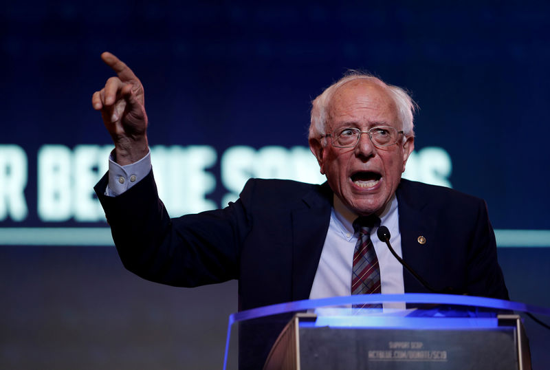 © Reuters. FILE PHOTO: Democratic presidential candidate Bernie Sanders speaks during the SC Democratic Convention in Columbia