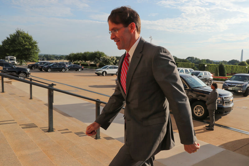 © Reuters. U.S. acting Secretary of Defense Mark Esper arrives for the first day in his new post at the Pentagon in Arlington, Virginia