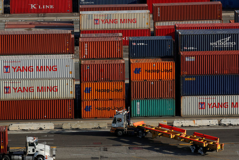 © Reuters. FILE PHOTO: Shipping containers are pictured at Yusen Terminals at thew Port of Los Angeles