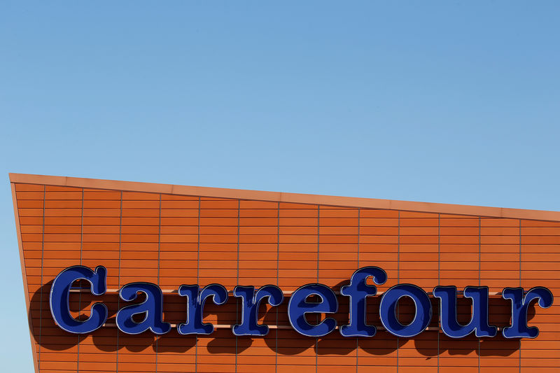 © Reuters. FILE PHOTO:  A Carrefour logo is seen on a Carrefour Hypermarket store in Toulouse