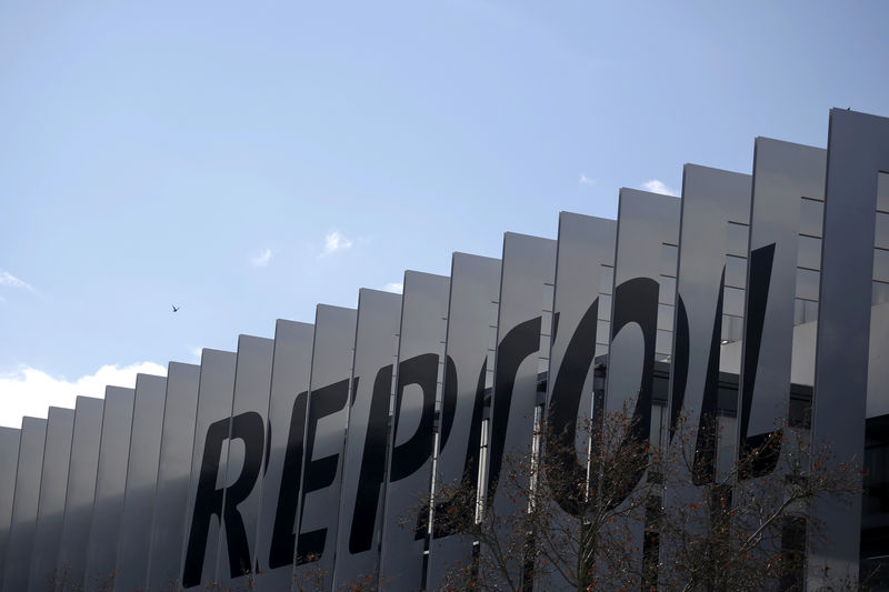 © Reuters. Vista de la sede de Repsol en Madrid