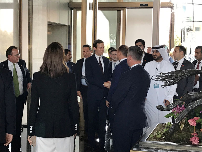 © Reuters. White House senior adviser Jared Kushner and Treasury Secretary Steven Mnuchin arrive at Manama's Four Seasons hotel, the venue for the U.S.-hosted "Peace to Prosperity" conference, in Manama