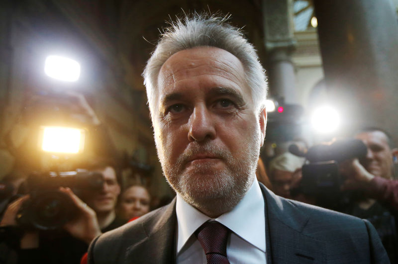 © Reuters. FILE PHOTO - Ukrainian oligarch Dmytro Firtash arrives at court in Vienna