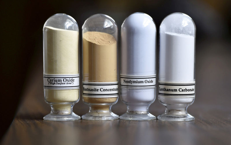 © Reuters. FILE PHOTO: Samples of rare earth minerals Cerium oxide, Bastnaesite, Neodymium oxide and Lanthanum carbonate