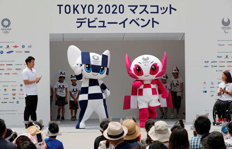 © Reuters. FILE PHOTO: Tokyo 2020 Olympic Games mascots' debut