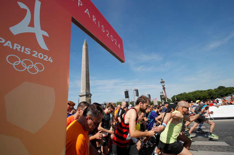 © Reuters. Paris' Place de la Concorde turns into a giant Olympic park to celebrate Olympic Day