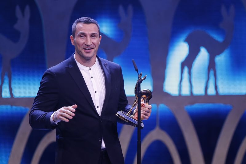 © Reuters. Former Boxing World champion Klitschko receives the Bambi trophy from Joachim Loew  during the Bambi 2017 Awards ceremony in Berlin