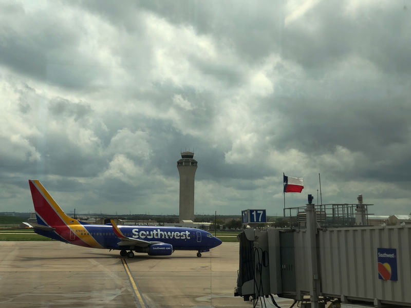© Reuters. A Southwest airplane sits on the tarmac in Austin