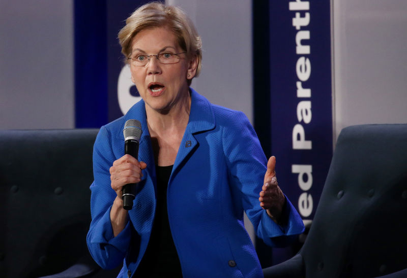 © Reuters. Democratic candidates for president speak at We Decide: 2020 Election Membership Forum, an event put on by Planned Parenthood in Columbia, South Carolina, U.S.