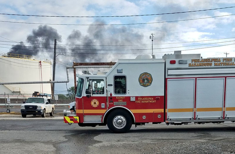 © Reuters. A Philadelphia Fire Department truck attends a massive fire at Philadelphia Energy Solutions Inc's oil refinery in Philadelphia