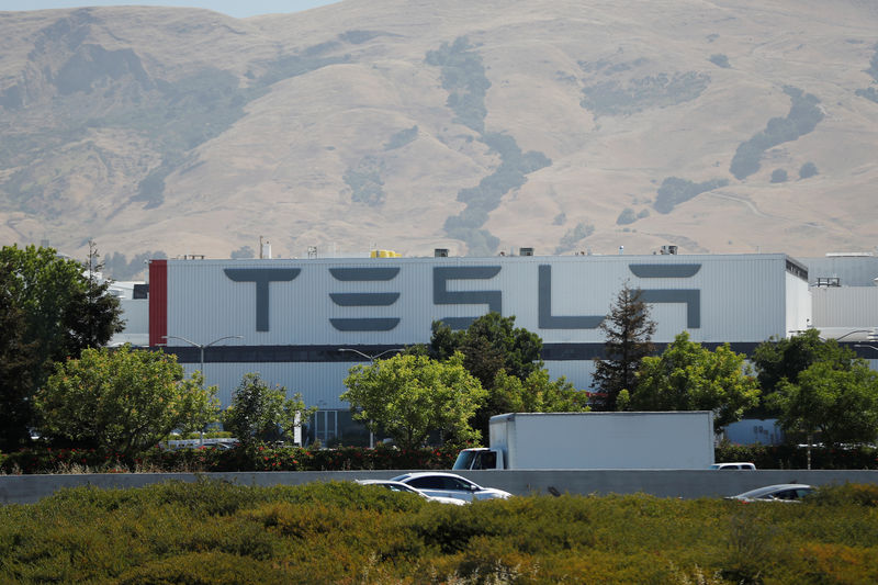 © Reuters. FILE PHOTO: The Tesla factory is seen in Fremont