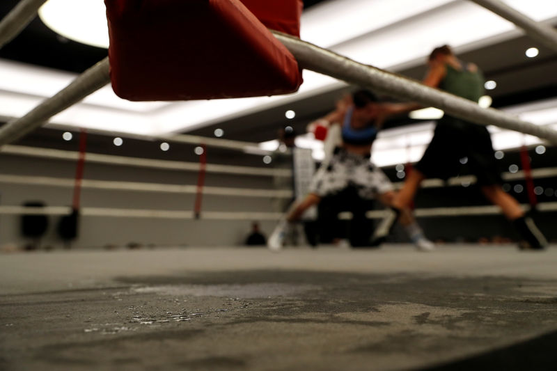 © Reuters. Miriam Gutierrez "La Reina", 36, punches Bianka Nagy during a boxing match in Barcelona