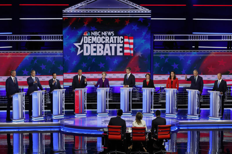 © Reuters. Candidates participate in the first U.S. 2020 presidential election Democratic candidates debate in Miami, Florida, U.S.,
