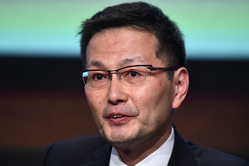 © Reuters. FOTO DE ARCHIVO: El vicegobernador del Banco de Japón, Masazumi Wakatabe, habla en un evento del Foro Financiero Europeo en Dublín