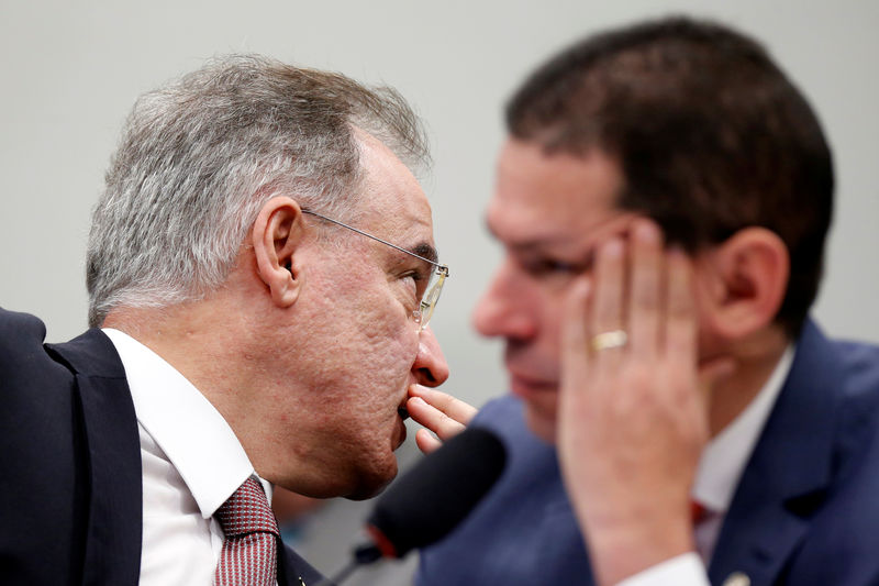 © Reuters. Relator Samuel Moreira e presidente da comissão especial da reforma da Previdência, Marcelo Ramos