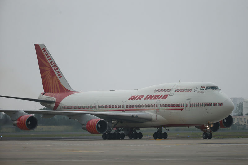 © Reuters. Avião da Air India em aeroporto da China