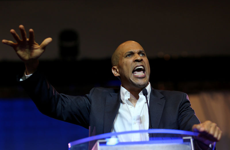 © Reuters. FILE PHOTO: Candidates and supporters appear at the SC Democratic Convention in South Carolina