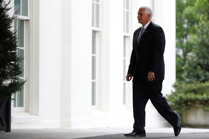 © Reuters. FILE PHOTO: U.S. Vice President Mike Pence arrives at the White House in Washington