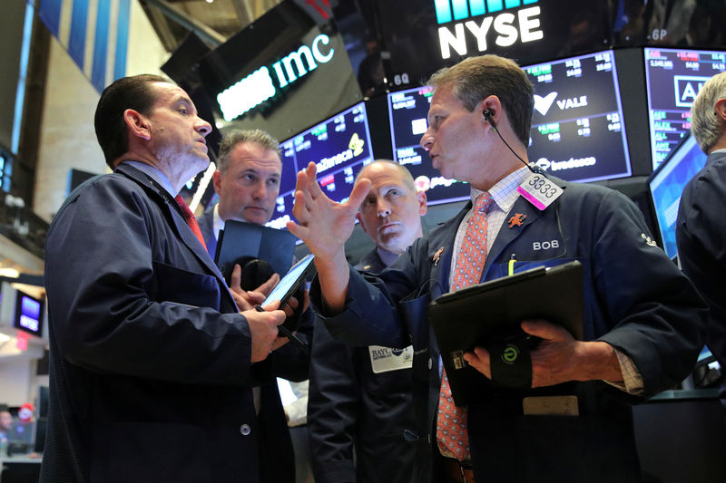 © Reuters. FILE PHOTO: Traders work on the main trading floor after opening bell at New York Stock Exchange (NYSE) in New York