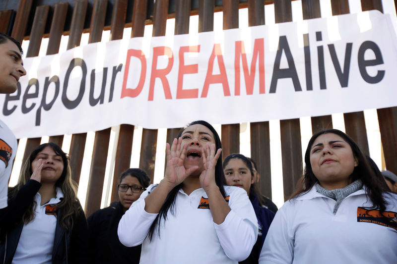 © Reuters. 'Dreamers' react as they meet with relatives during the 'Keep Our Dream Alive' binational meeting at a new section of the border wall on the U.S.-Mexico border in Sunland Park