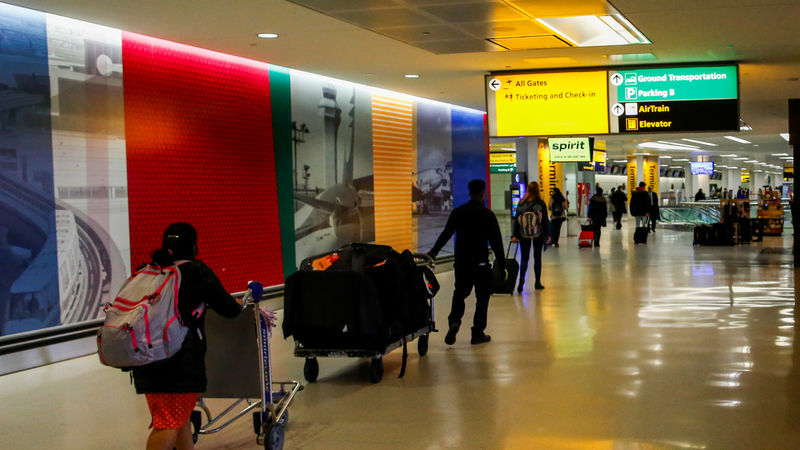 © Reuters. مطار نيوارك بأمريكا يعلن وقف رحلات الوصول والمغادرة بسبب حالة طوارئ
