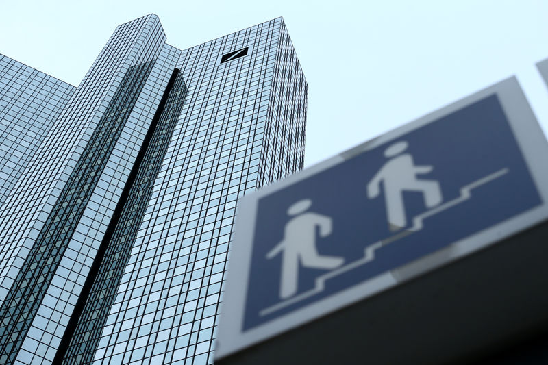 © Reuters. Outside view of the Deutsche Bank headquarters in Frankfurt