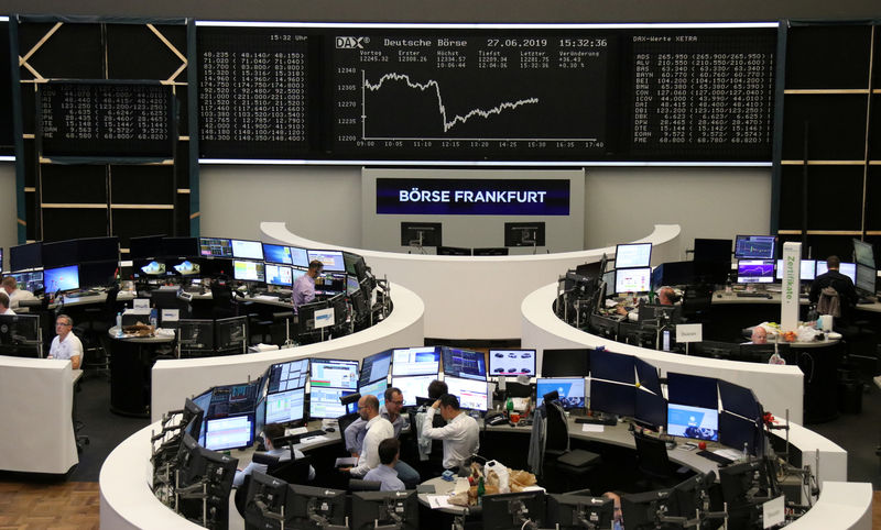 © Reuters. FILE PHOTO:  The German share price index DAX graph at the stock exchange in Frankfurt