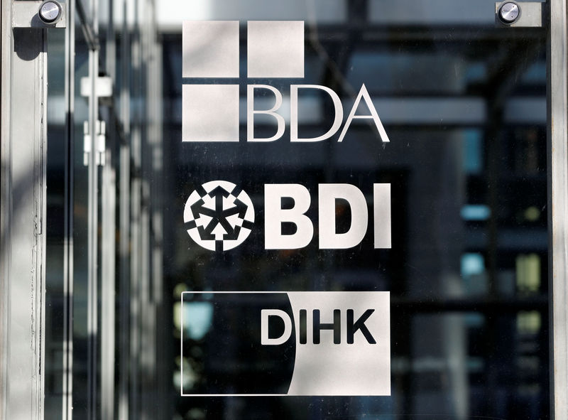 DIHK senkt Exportprognose - Protektionismus immer größeres Problem